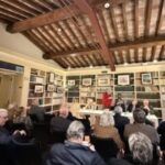 Napoli piange la sua bomboniera, fiamme al Sannazaro