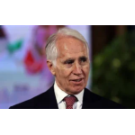 Vannacci insiste e indossa una maglietta con il David acquistata su una bancarella